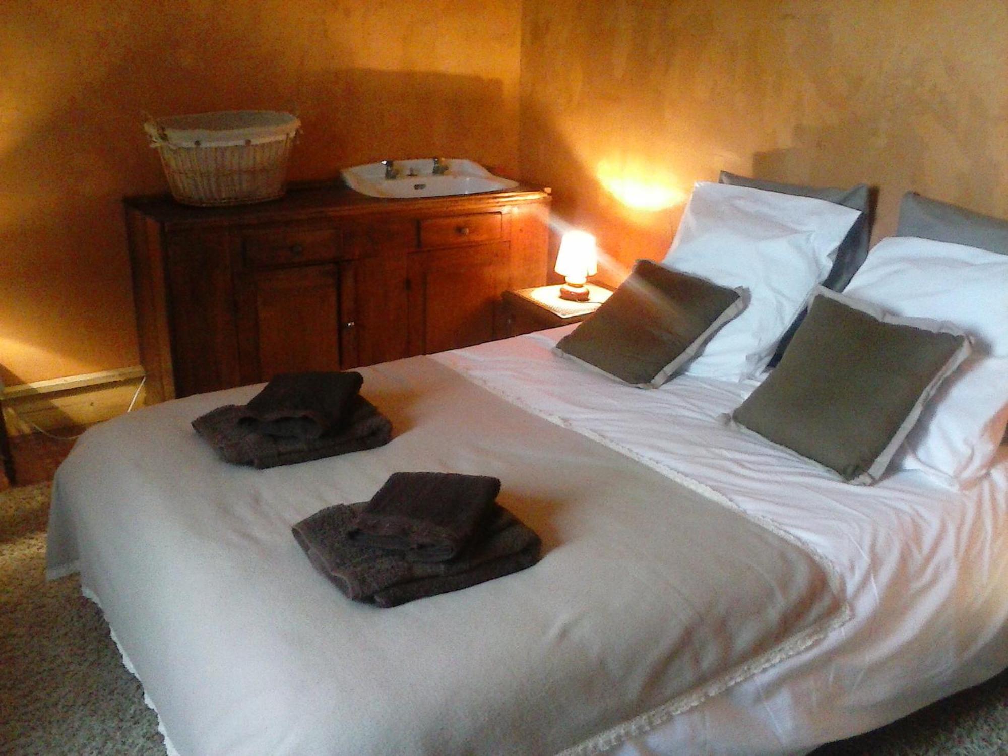 Les Gites Du Couvent Alternatif Camlez Habitación foto
